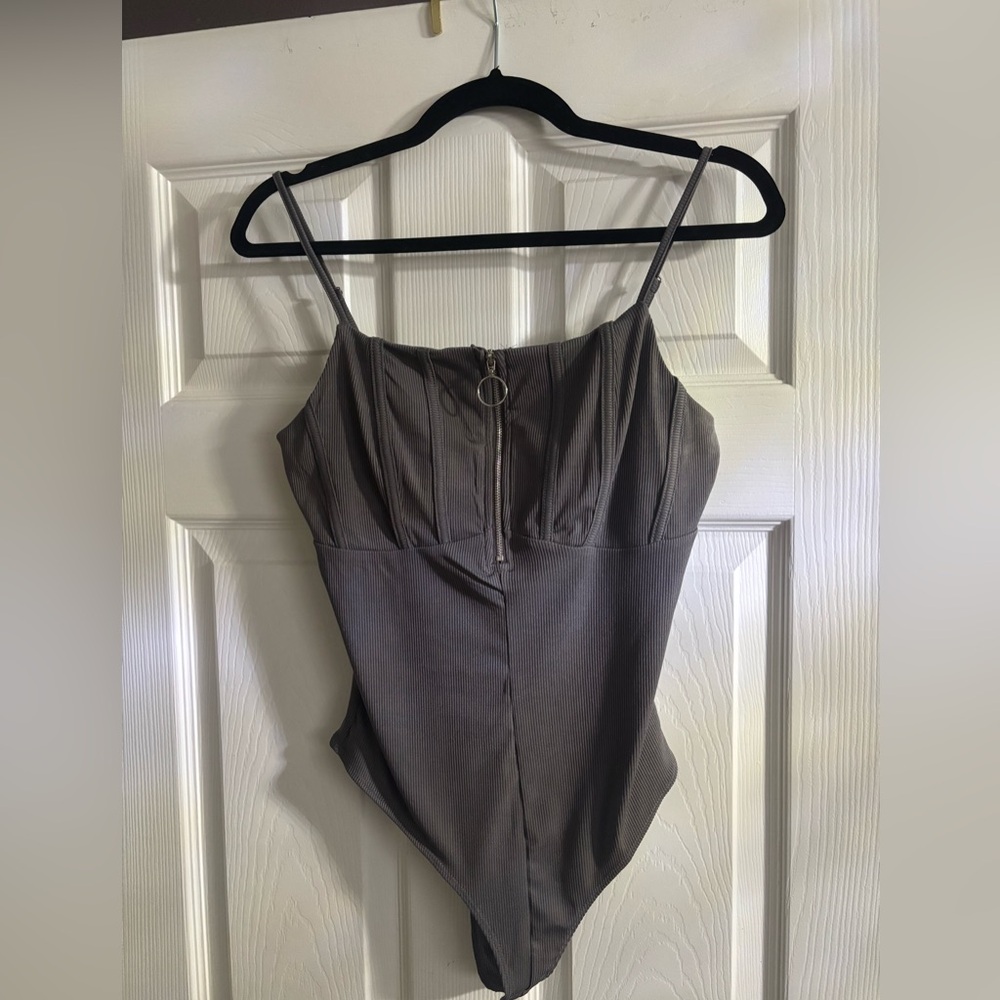 Buckle Willow & Root Gray Ribbed Bodysuit